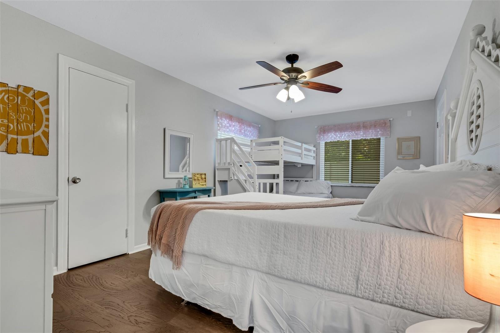 Image 22 of 51 For 1600 Loretta Avenue Nw