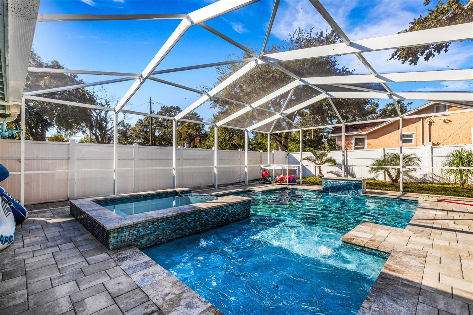 Image 8 of 51 For 1600 Loretta Avenue Nw