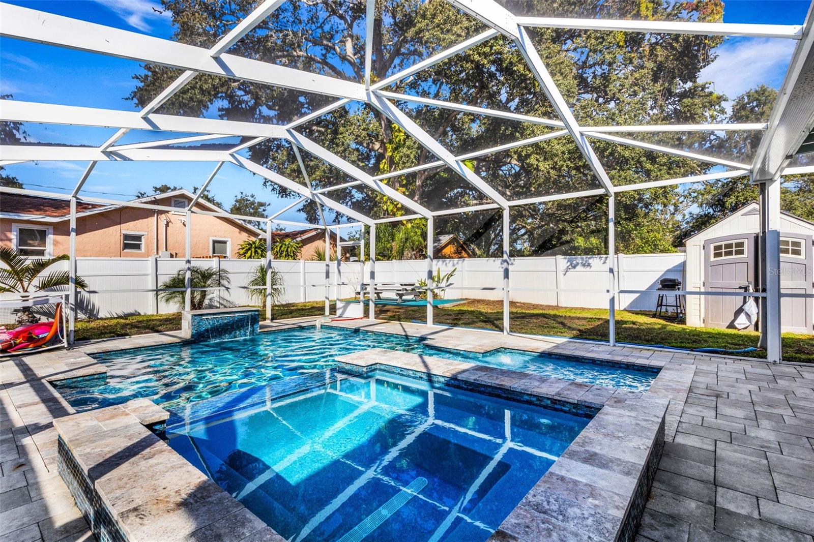 Image 9 of 51 For 1600 Loretta Avenue Nw