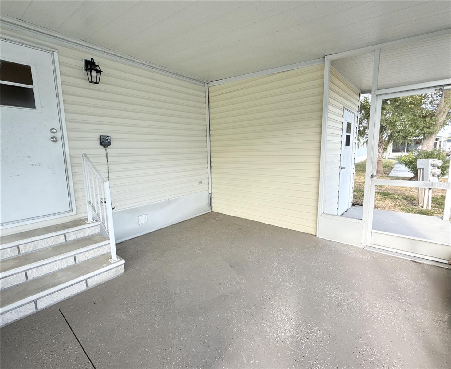 Image 19 of 27 For 7107 Mount Essex Drive Ne 520