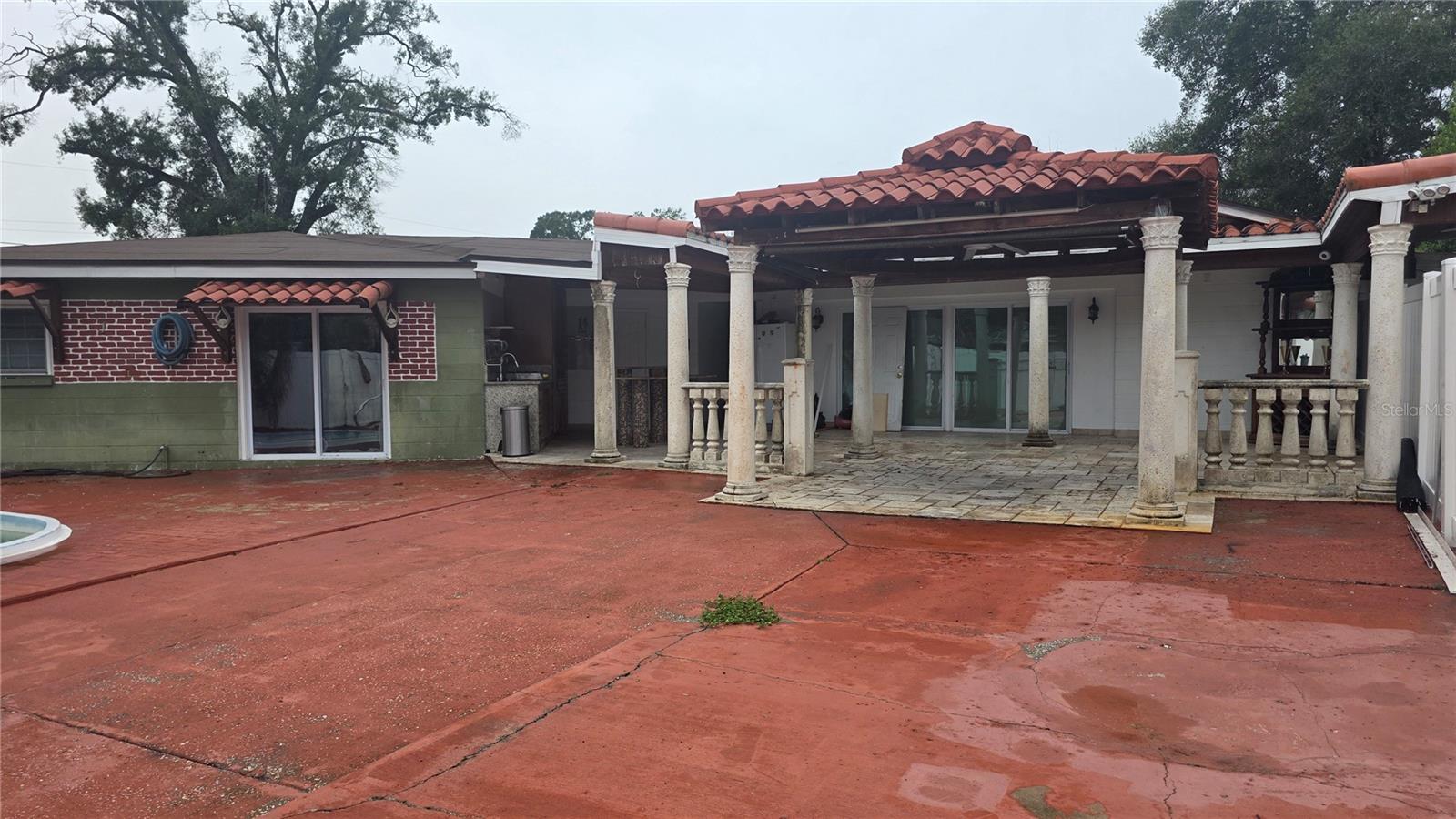 Listing photo id 9 for 2301 Robson Street