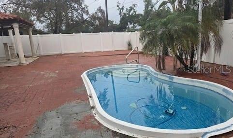 Listing photo id 10 for 2301 Robson Street