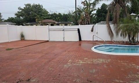 Listing photo id 13 for 2301 Robson Street