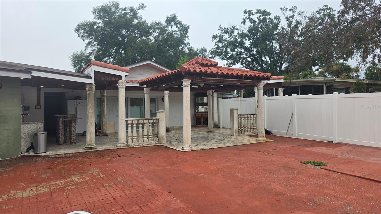 Listing photo id 17 for 2301 Robson Street