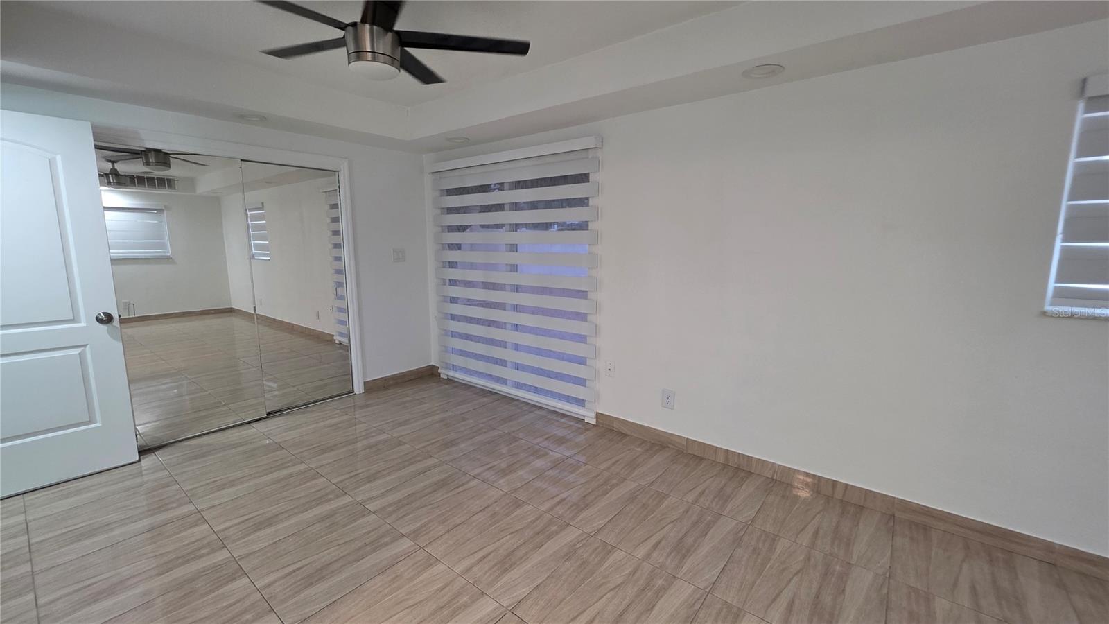 Listing photo id 36 for 2301 Robson Street