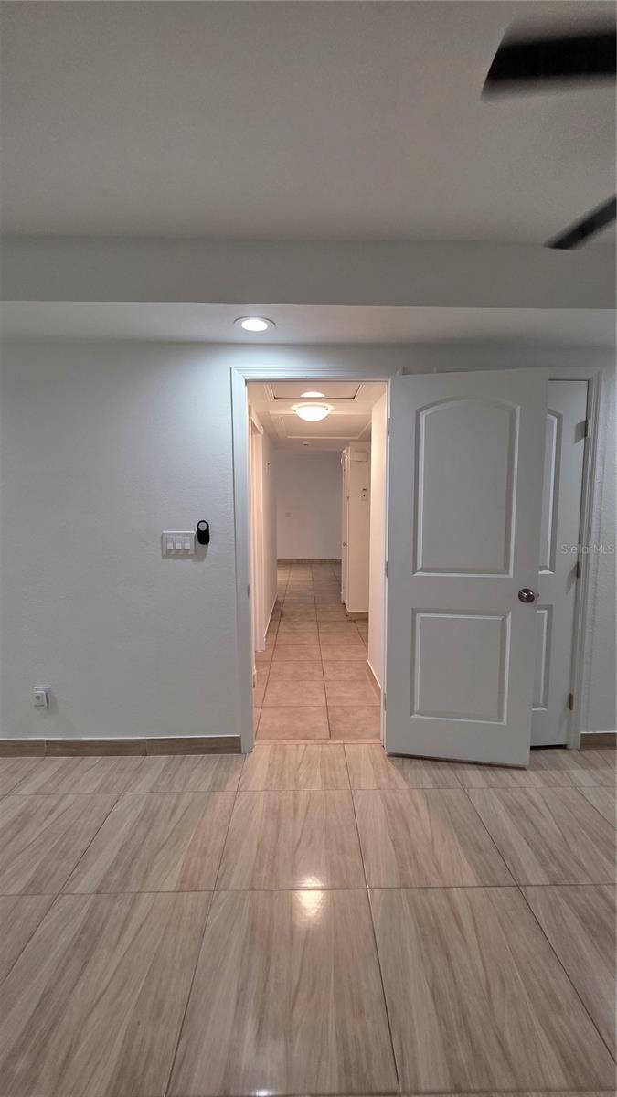 Listing photo id 43 for 2301 Robson Street