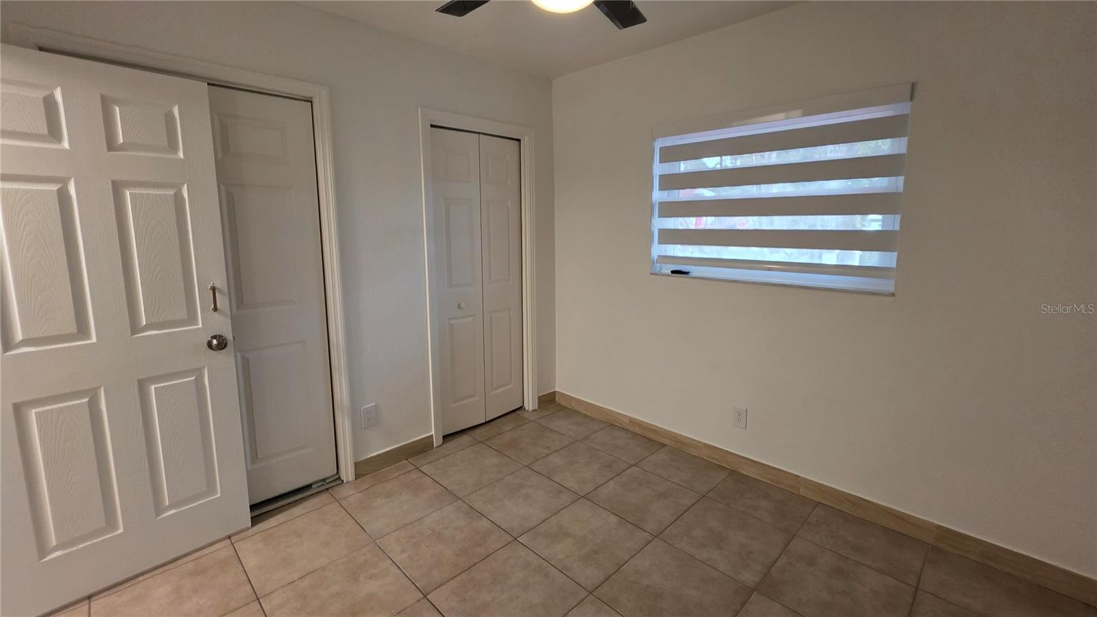 Listing photo id 46 for 2301 Robson Street