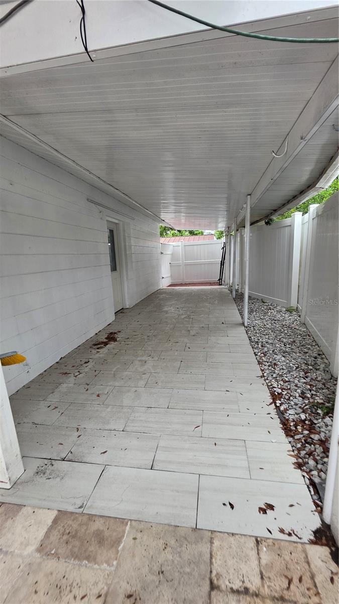 Listing photo id 51 for 2301 Robson Street