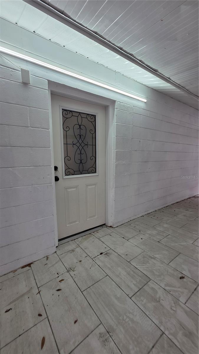 Listing photo id 55 for 2301 Robson Street