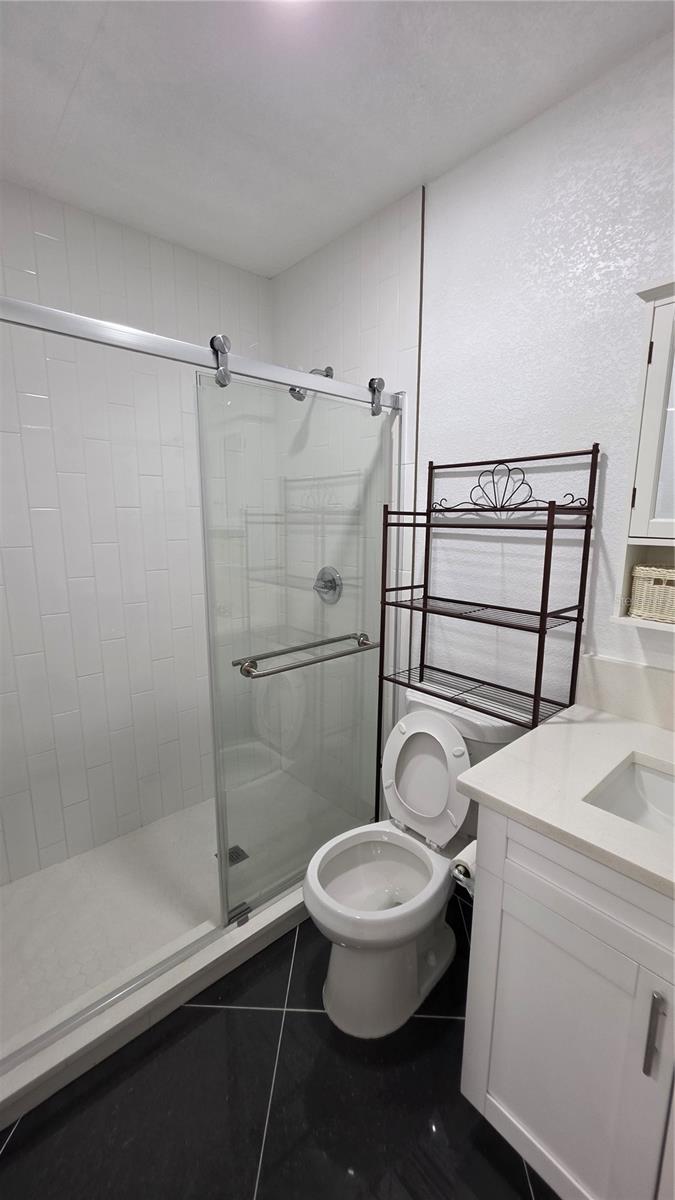 Listing photo id 61 for 2301 Robson Street