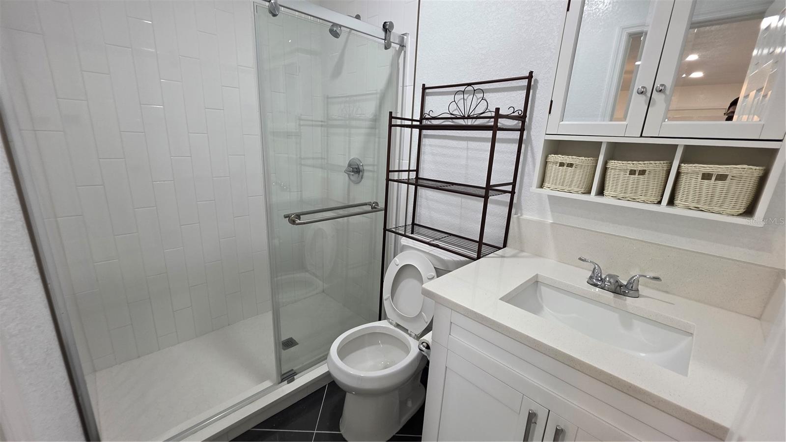 Listing photo id 62 for 2301 Robson Street