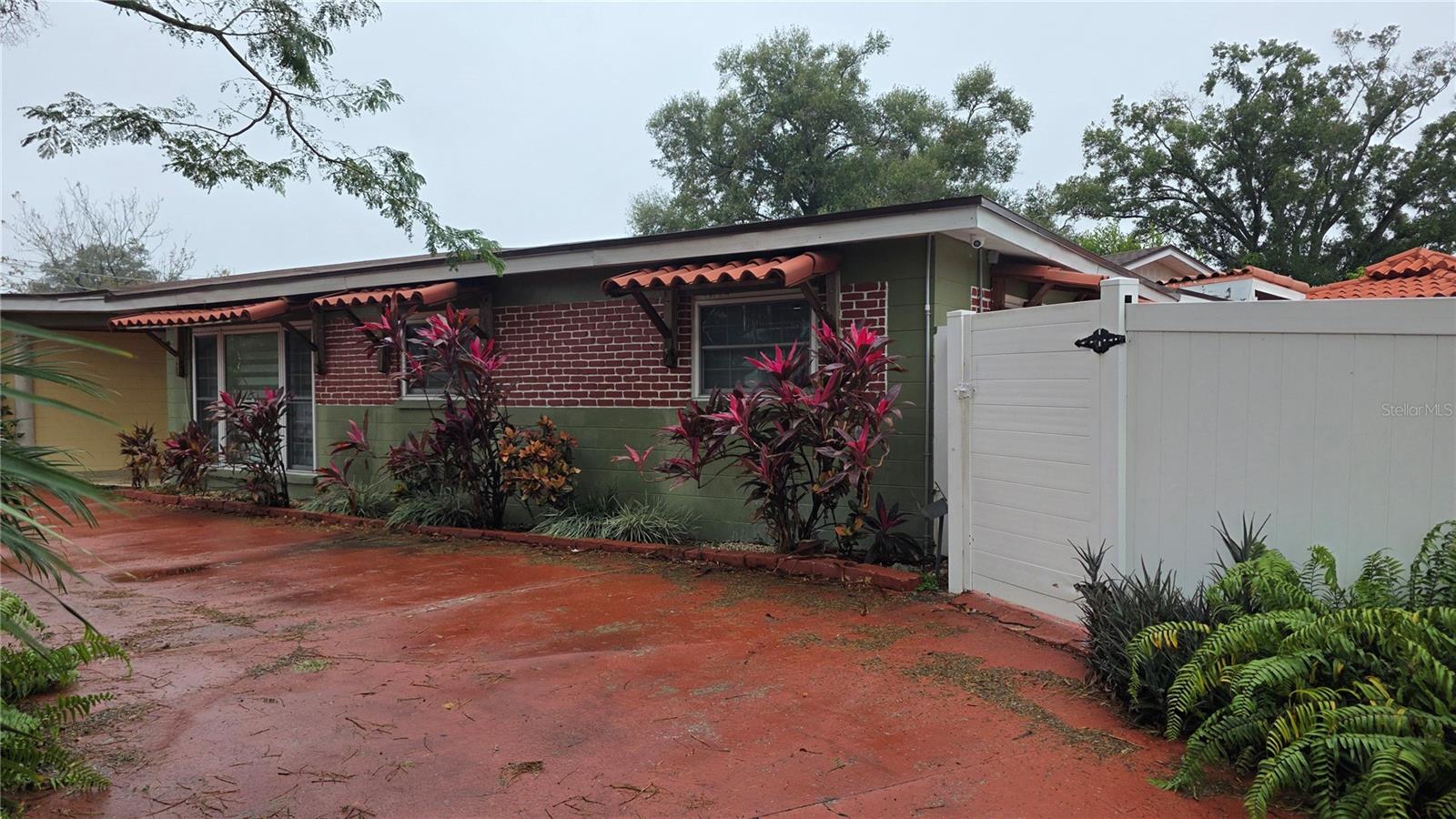 Listing photo id 71 for 2301 Robson Street