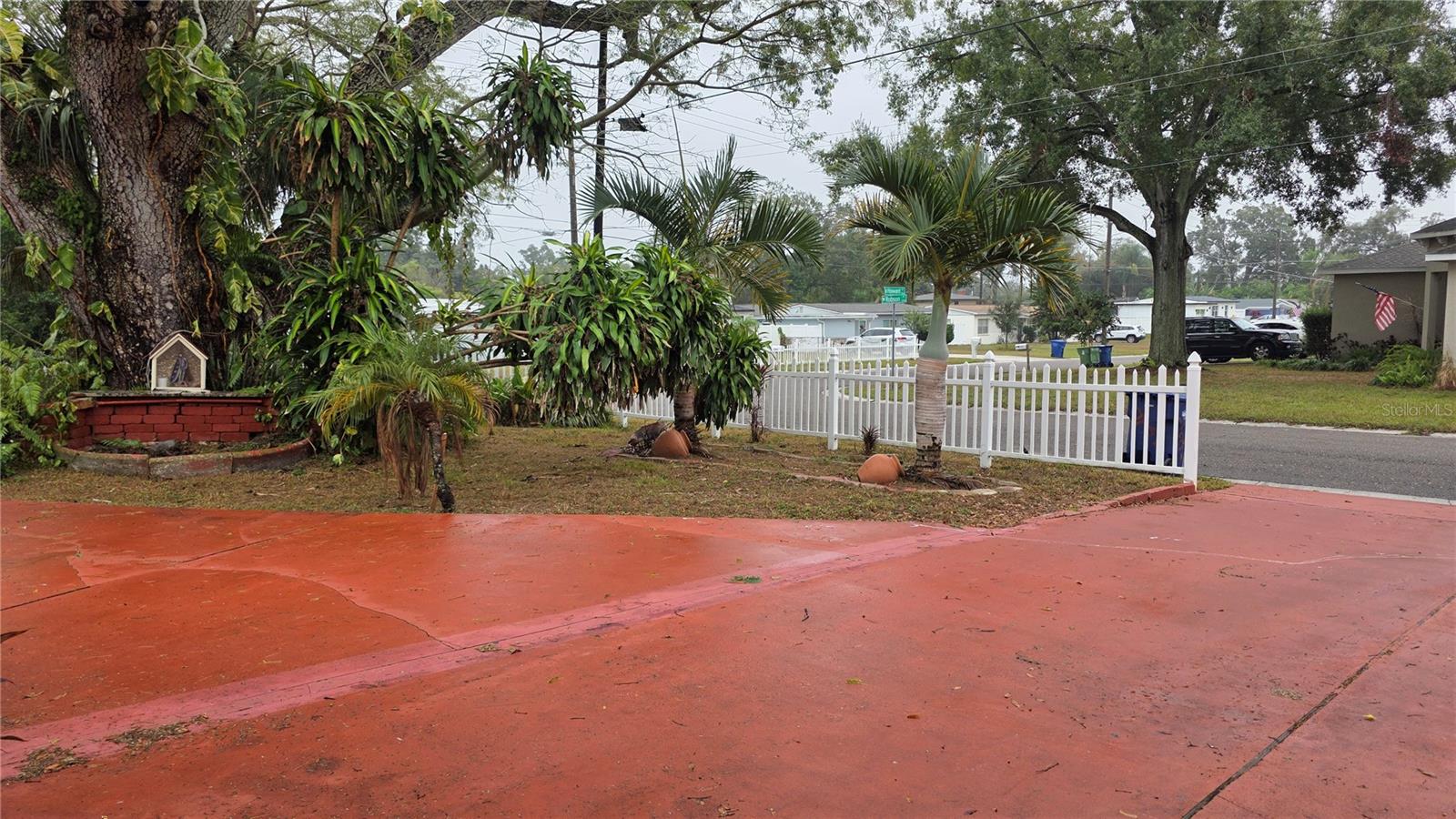 Listing photo id 78 for 2301 Robson Street