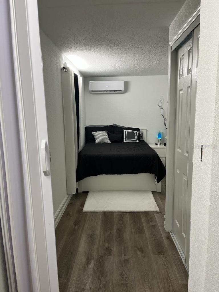 Listing photo id 81 for 2301 Robson Street