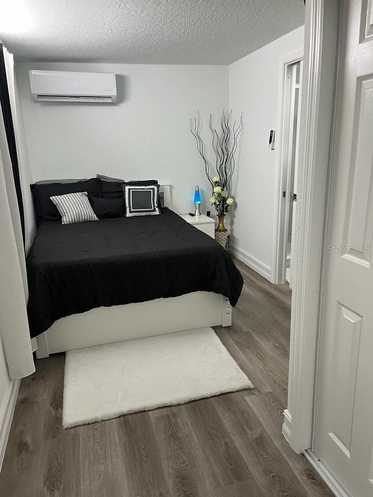 Listing photo id 82 for 2301 Robson Street