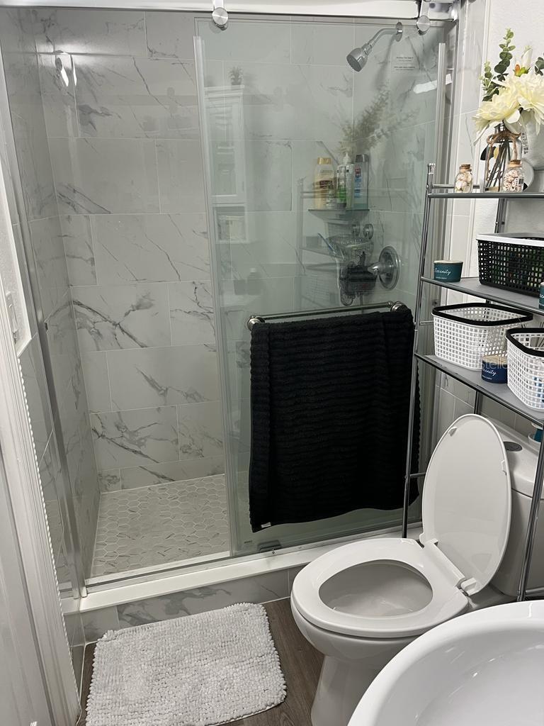 Listing photo id 91 for 2301 Robson Street