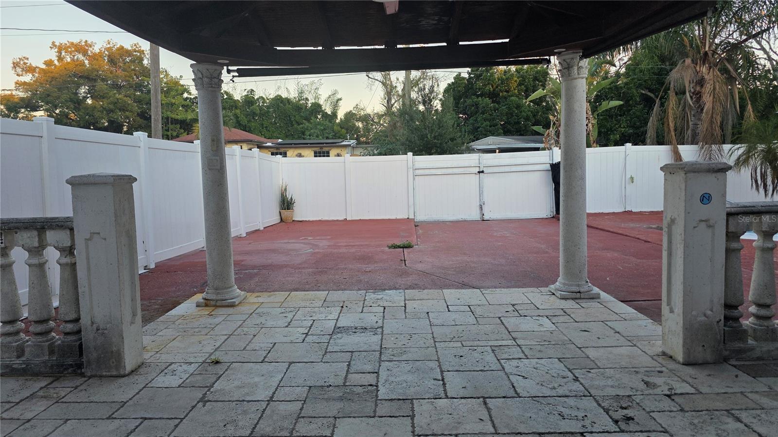 Image 96 of 100 For 2301 Robson Street