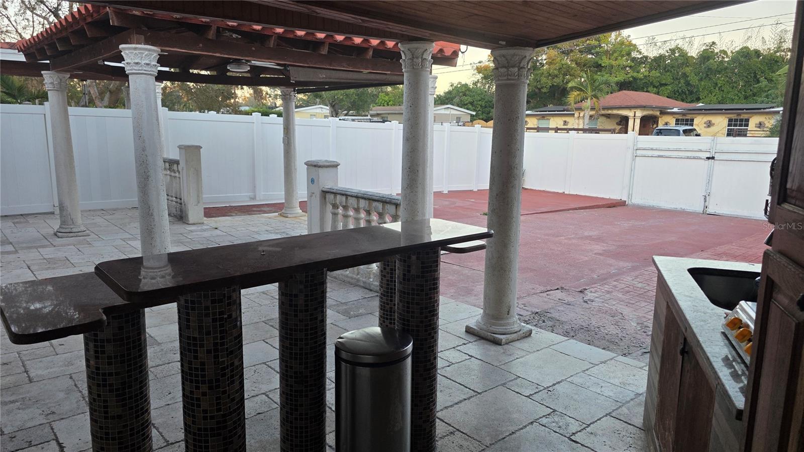 Image 98 of 100 For 2301 Robson Street