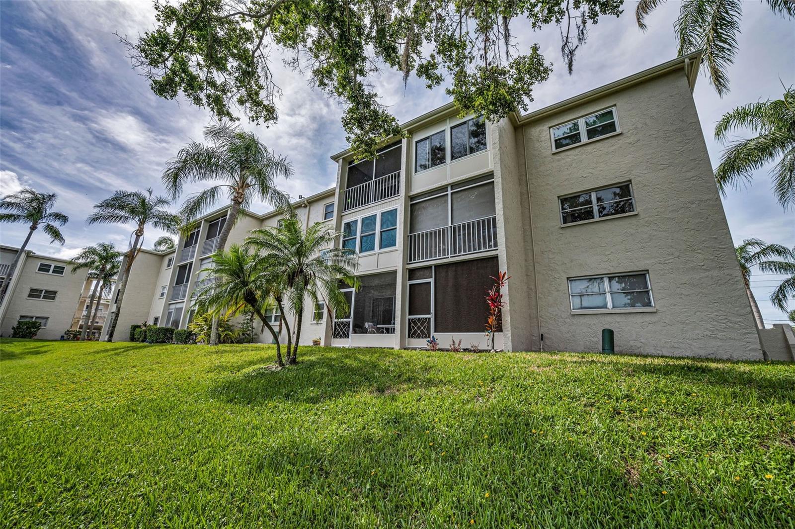 Image 29 of 50 For 960 Virginia Street 201