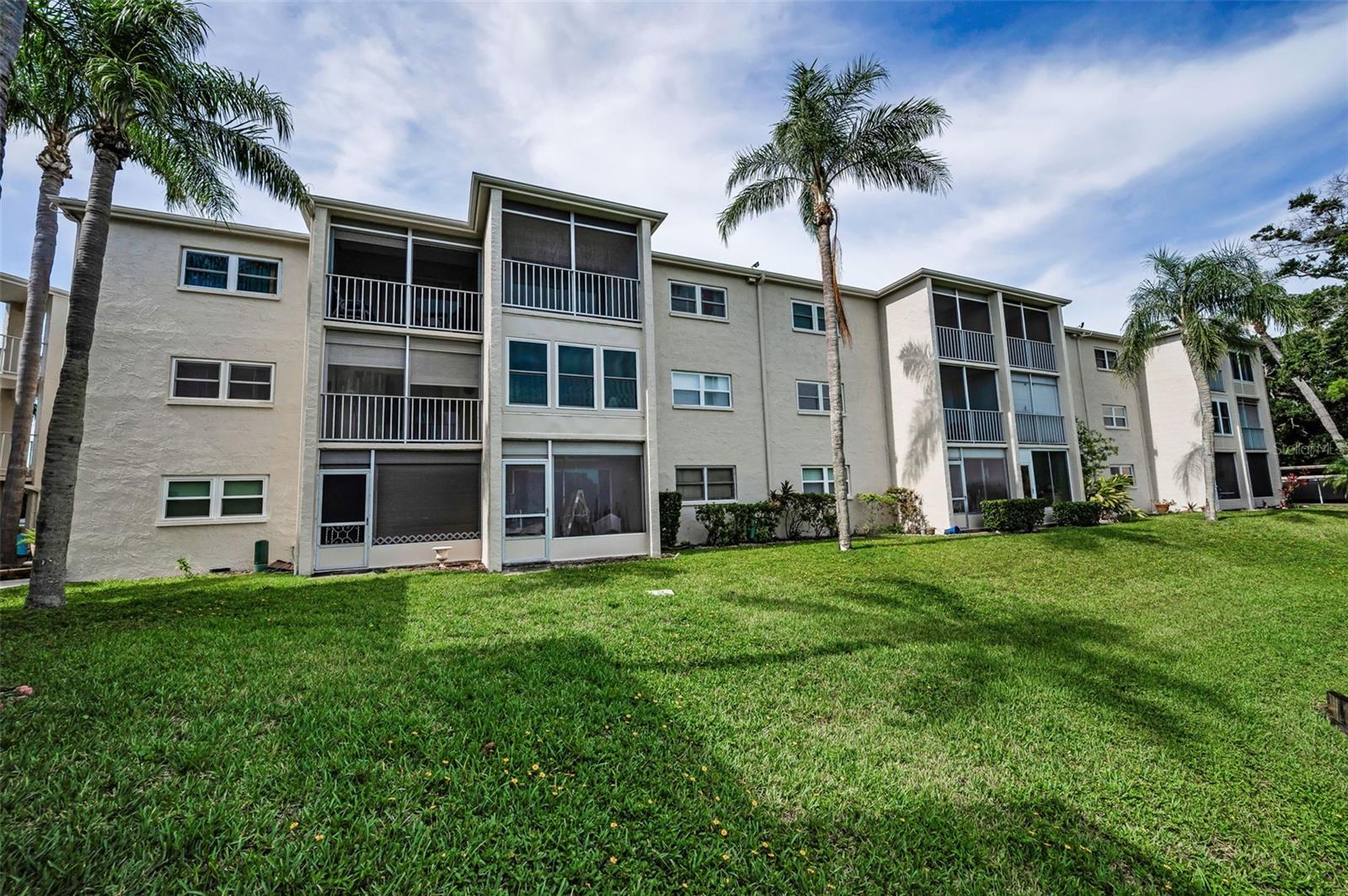 Image 30 of 50 For 960 Virginia Street 201