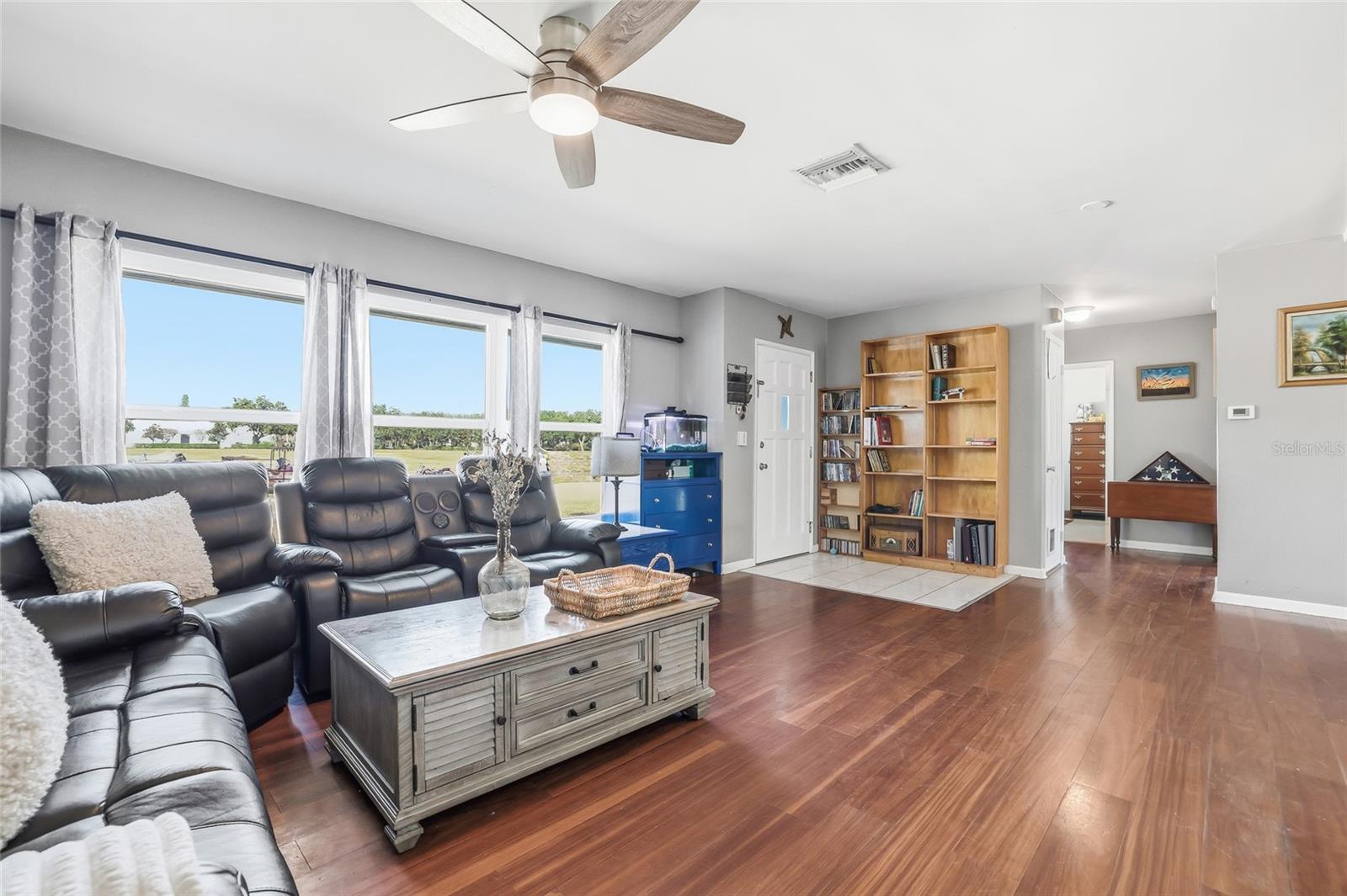 Image 11 of 64 For 711 San Salvador Drive