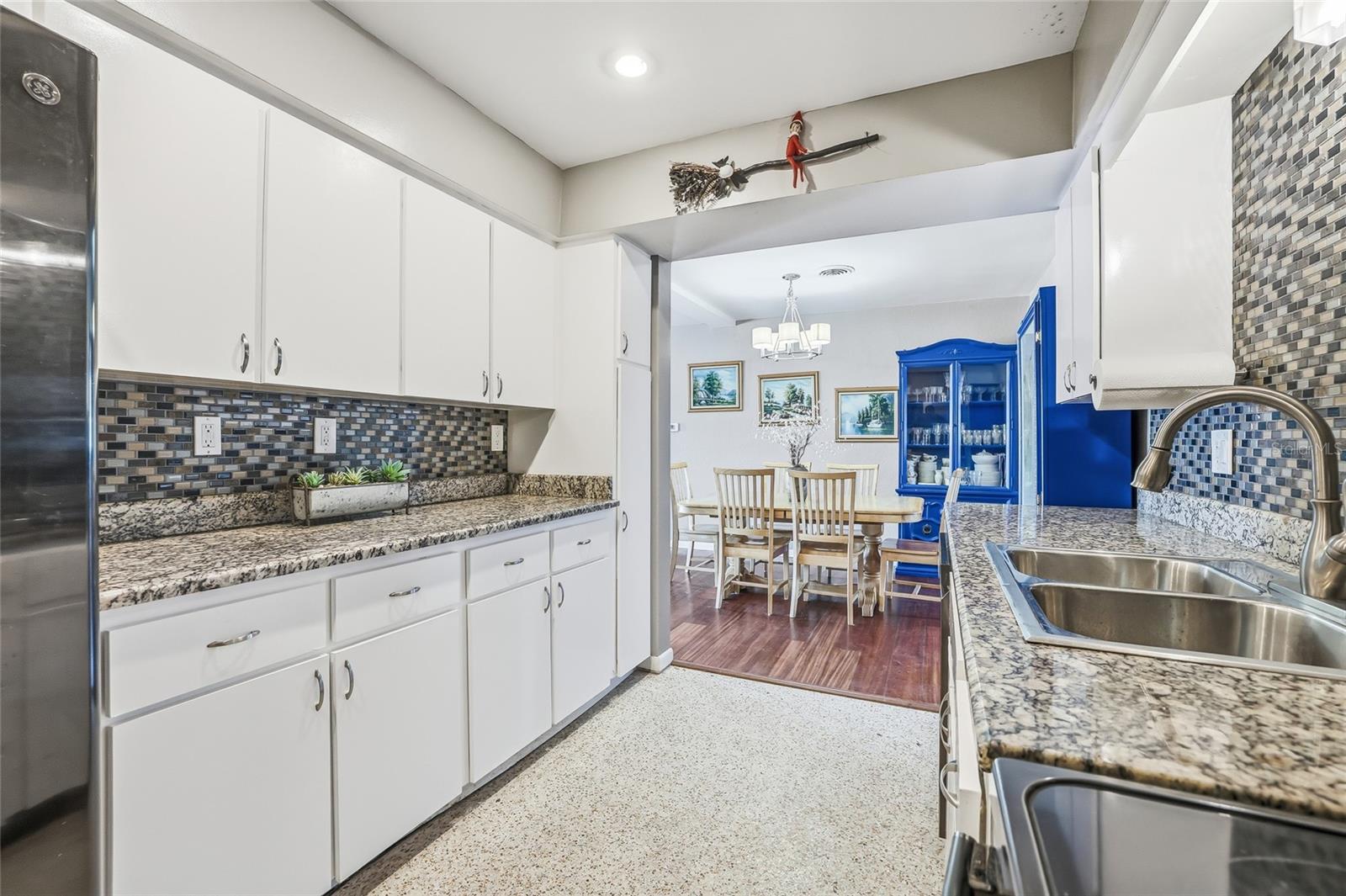 Image 18 of 64 For 711 San Salvador Drive