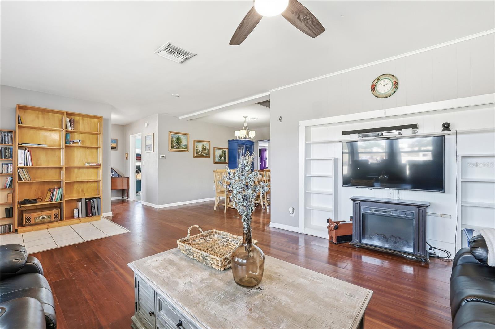 Image 9 of 64 For 711 San Salvador Drive