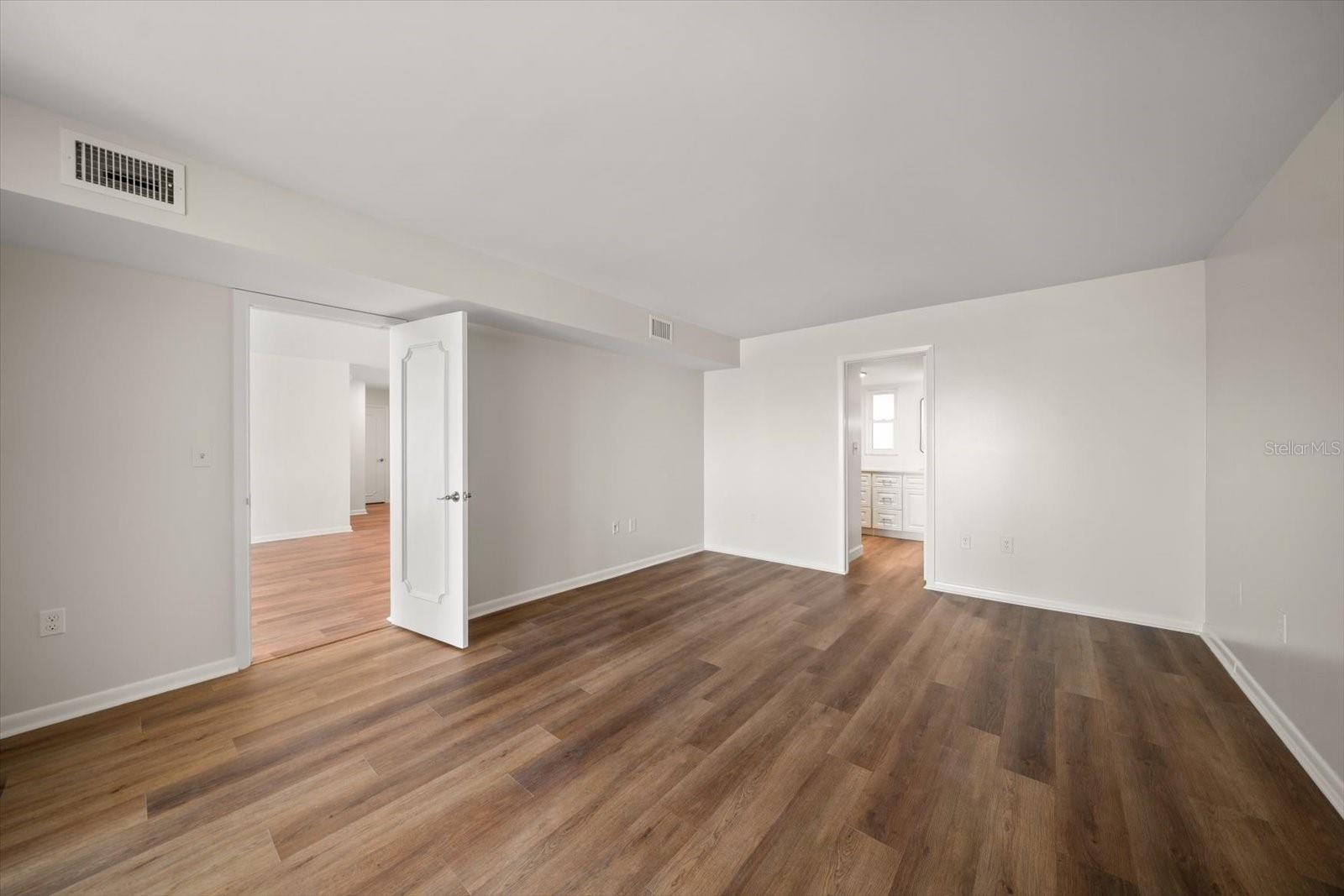 Image 19 of 38 For 5200 Brittany Drive S 1503