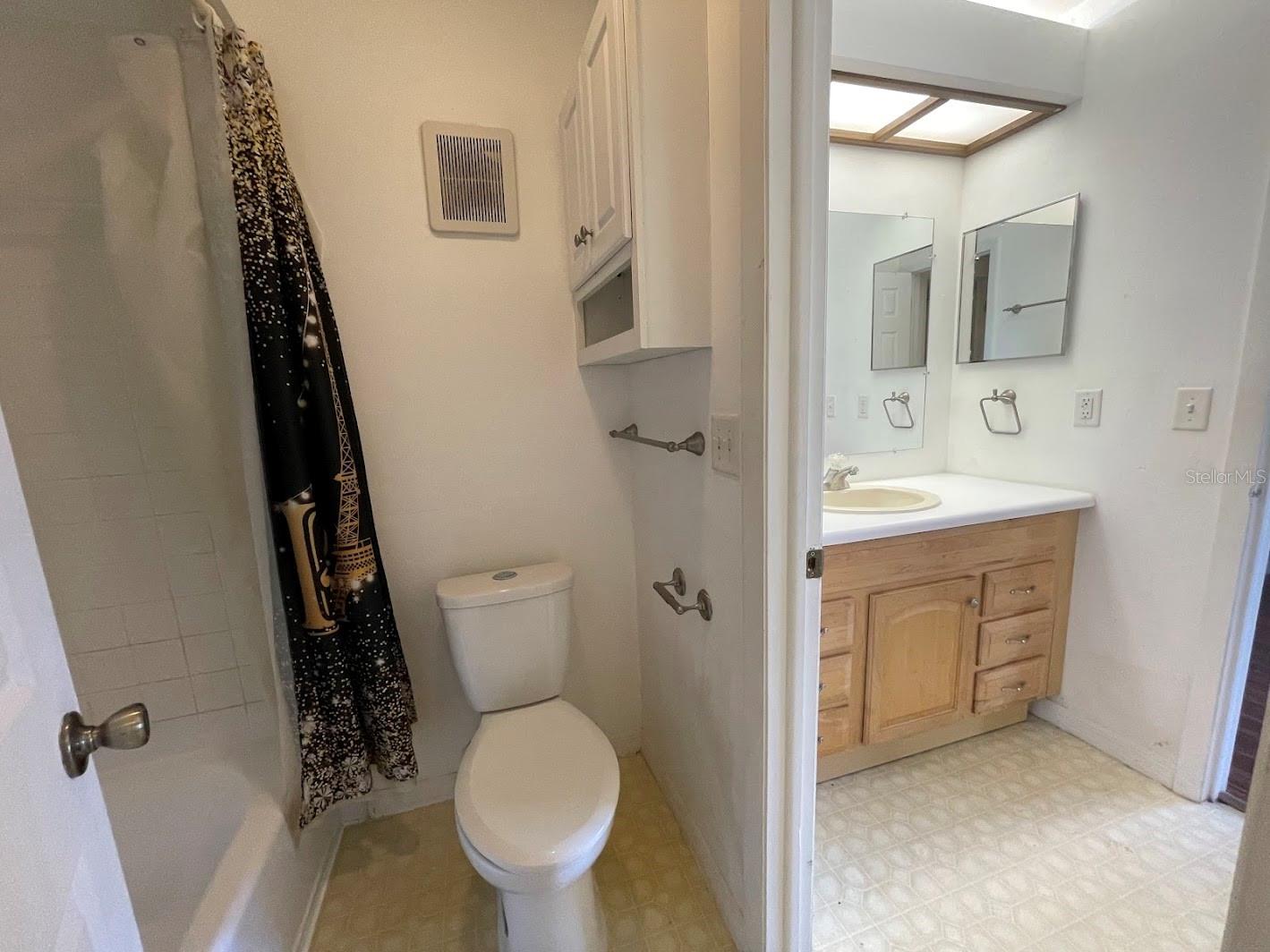 Image 32 of 37 For 2579 Countryside Boulevard 203