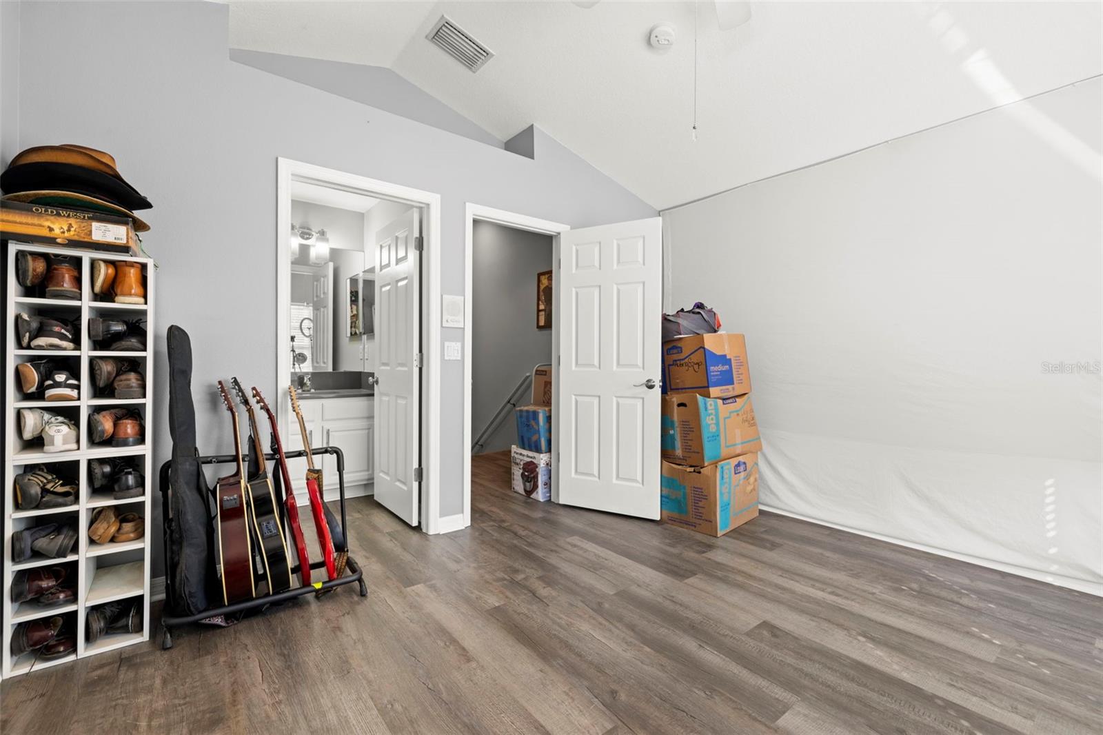 Image 25 of 30 For 11231 Kapok Grand Circle