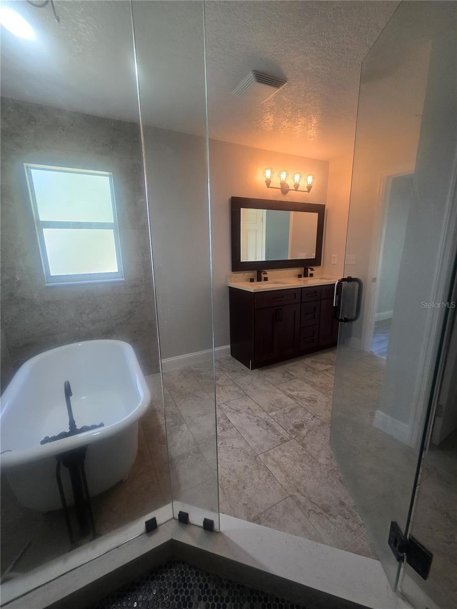 Image 38 of 53 For 26838 Deacon Loop