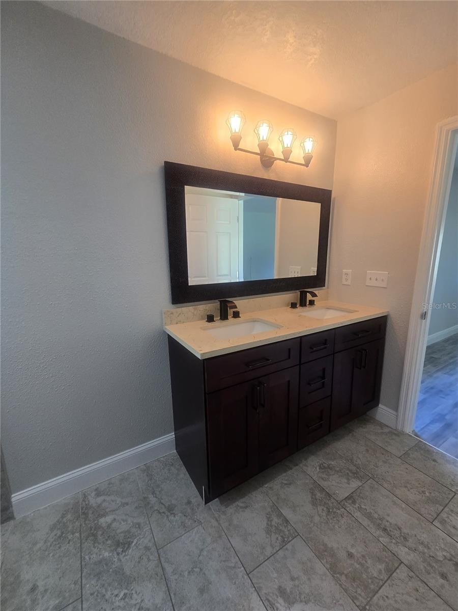 Image 40 of 53 For 26838 Deacon Loop