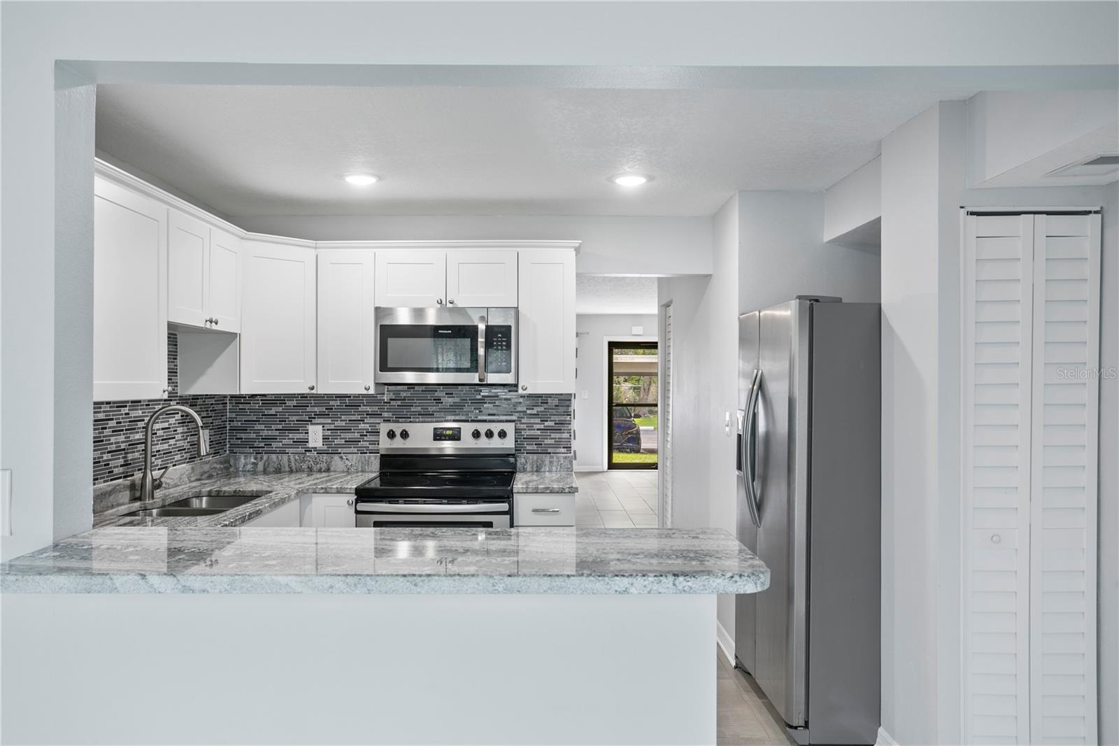 Image 10 of 28 For 4920 Locust Street Ne 115