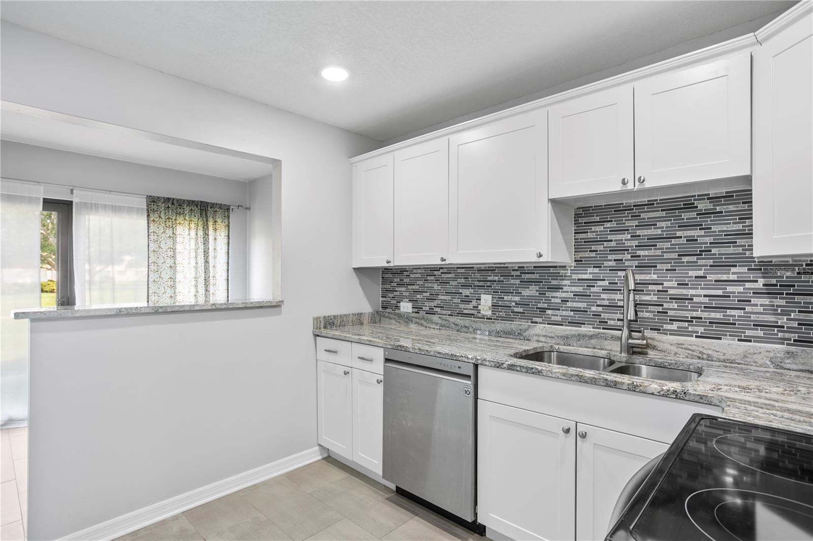 Image 11 of 28 For 4920 Locust Street Ne 115