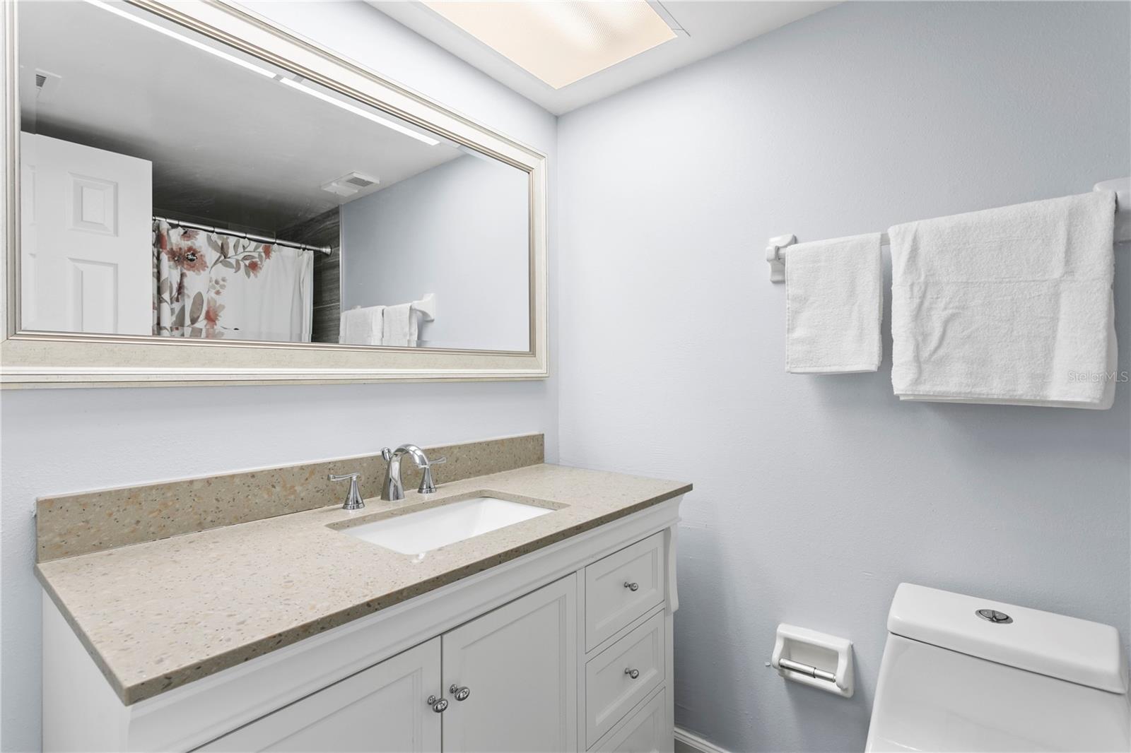 Image 18 of 28 For 4920 Locust Street Ne 115