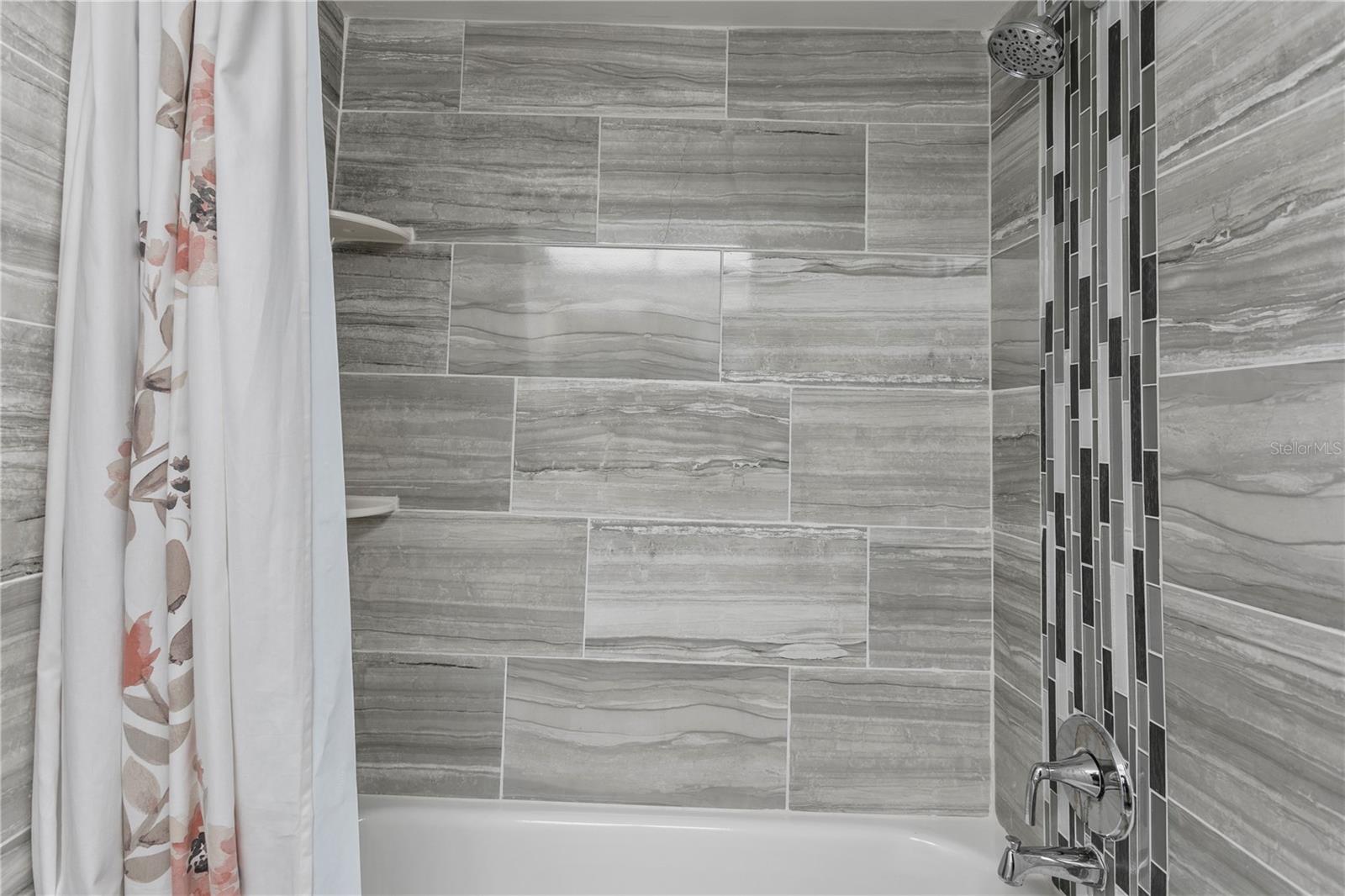 Image 19 of 28 For 4920 Locust Street Ne 115