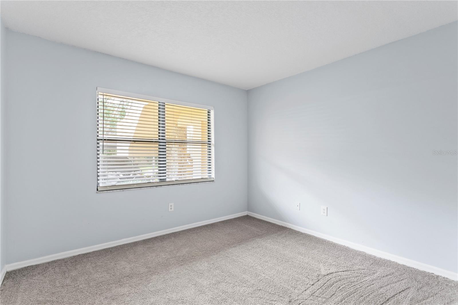 Image 20 of 28 For 4920 Locust Street Ne 115