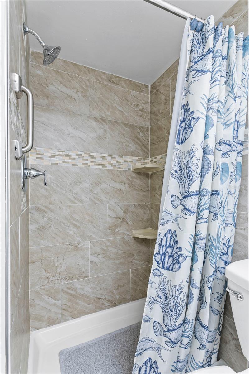 Image 23 of 28 For 4920 Locust Street Ne 115