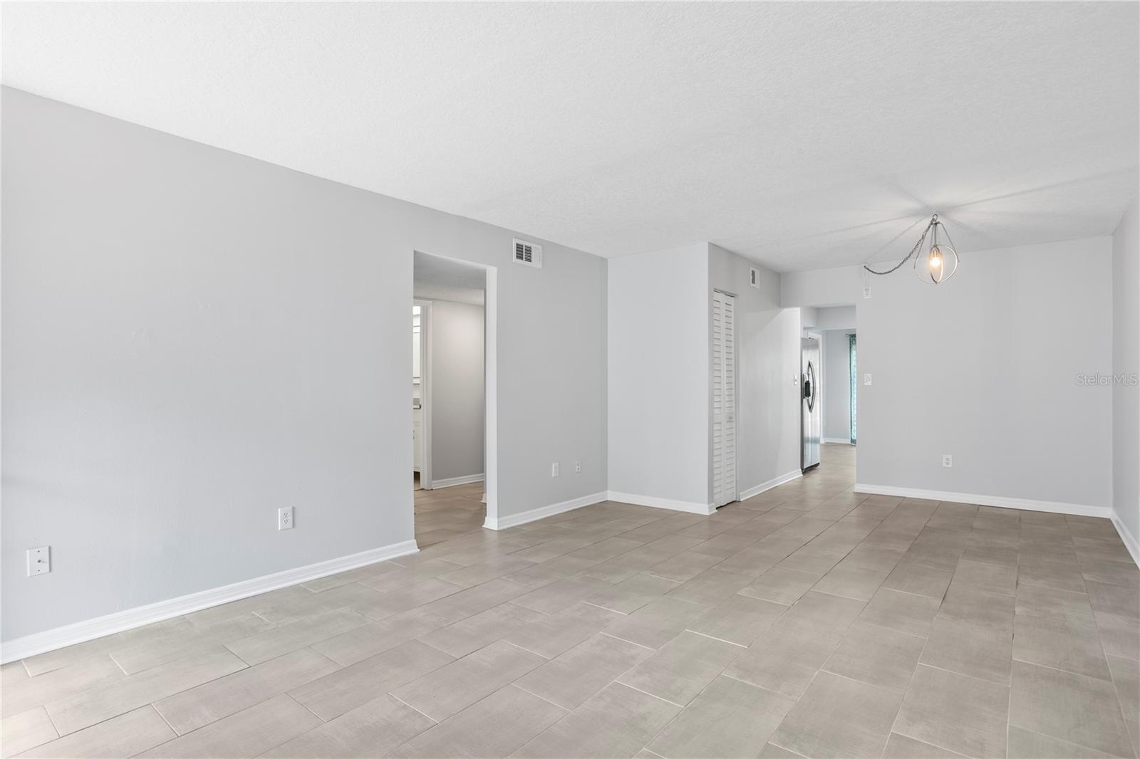 Image 5 of 28 For 4920 Locust Street Ne 115