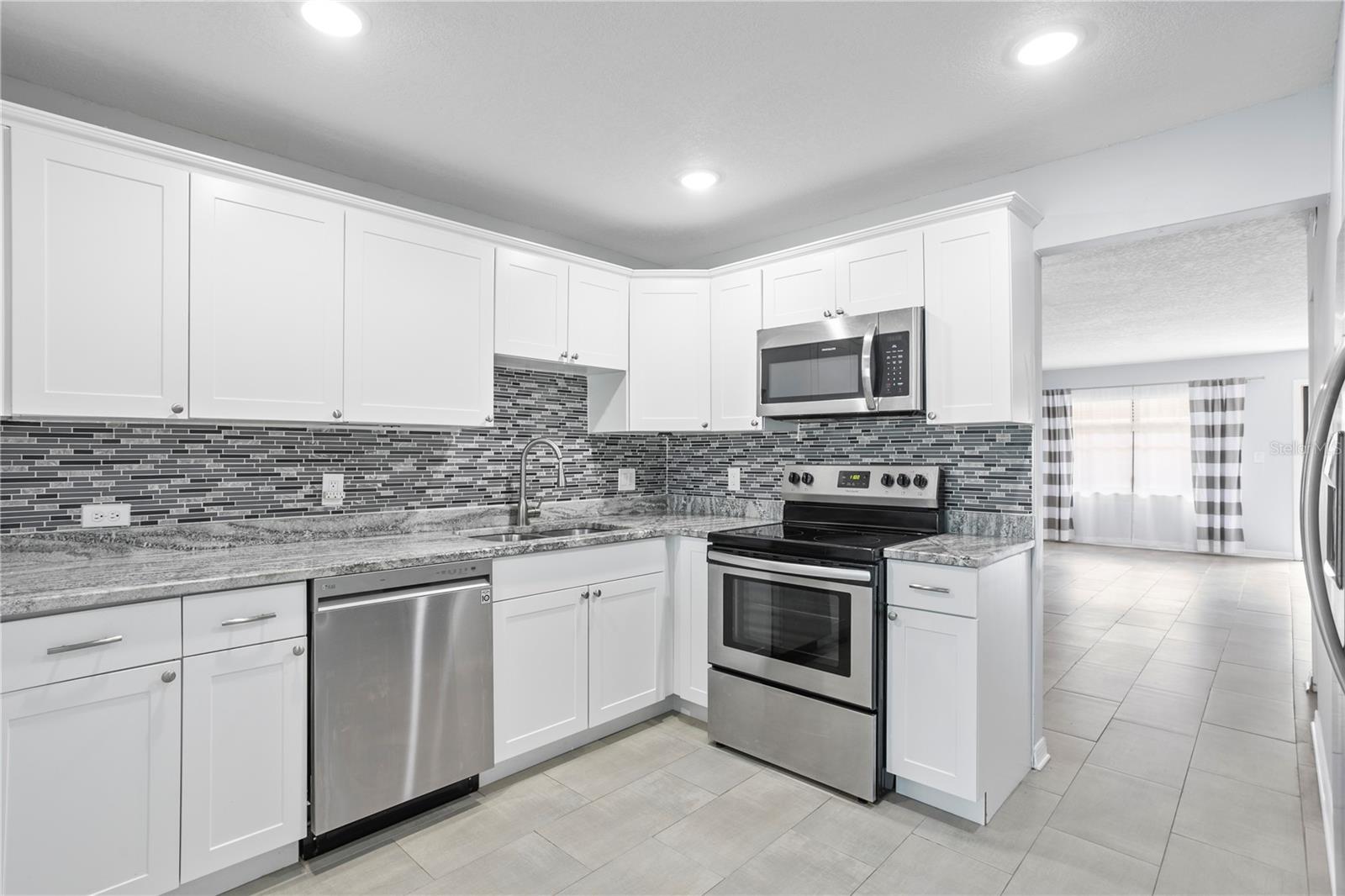 Image 9 of 28 For 4920 Locust Street Ne 115