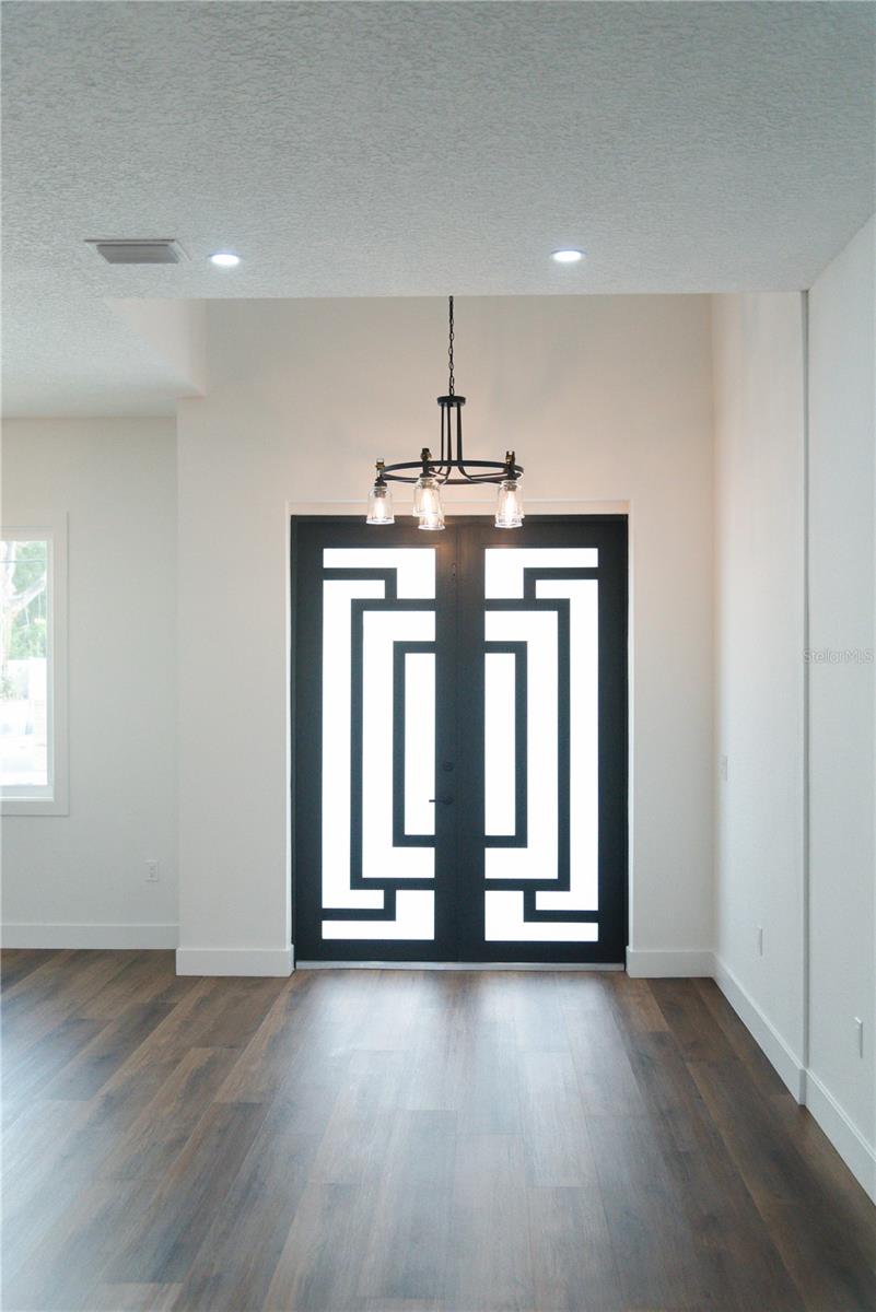 Image 23 of 47 For 15364 Newport Road