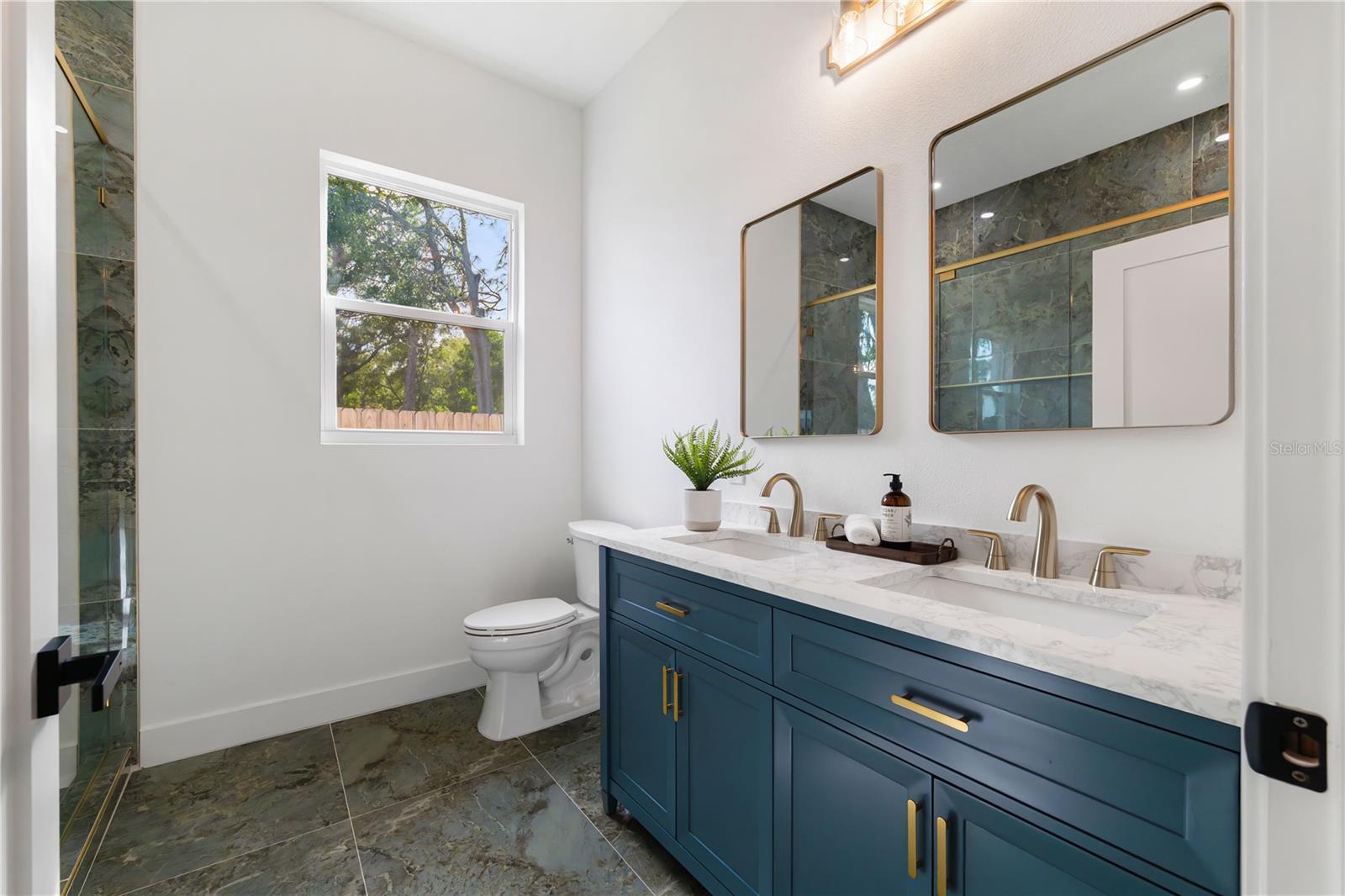 Image 26 of 47 For 15364 Newport Road