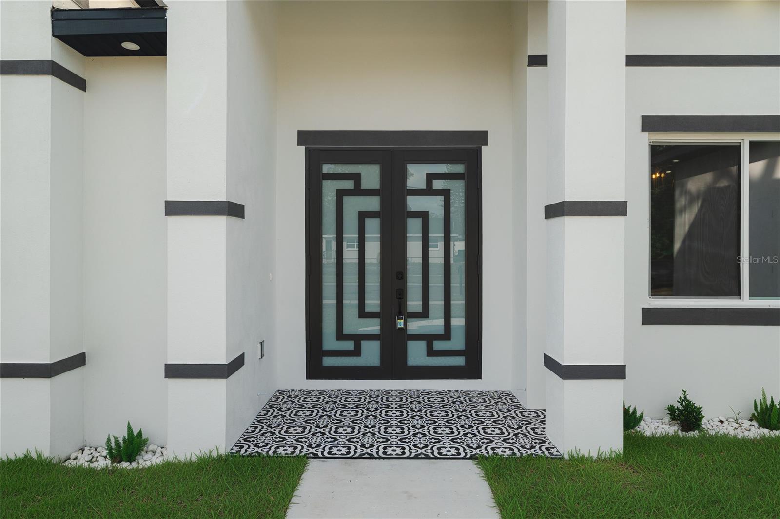 Image 3 of 47 For 15364 Newport Road