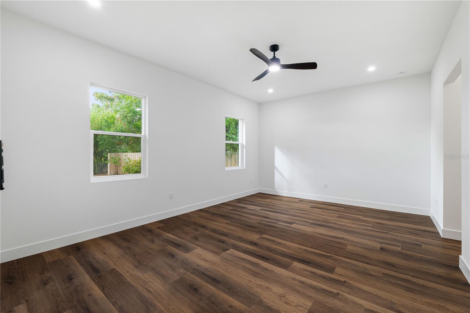 Image 31 of 47 For 15364 Newport Road