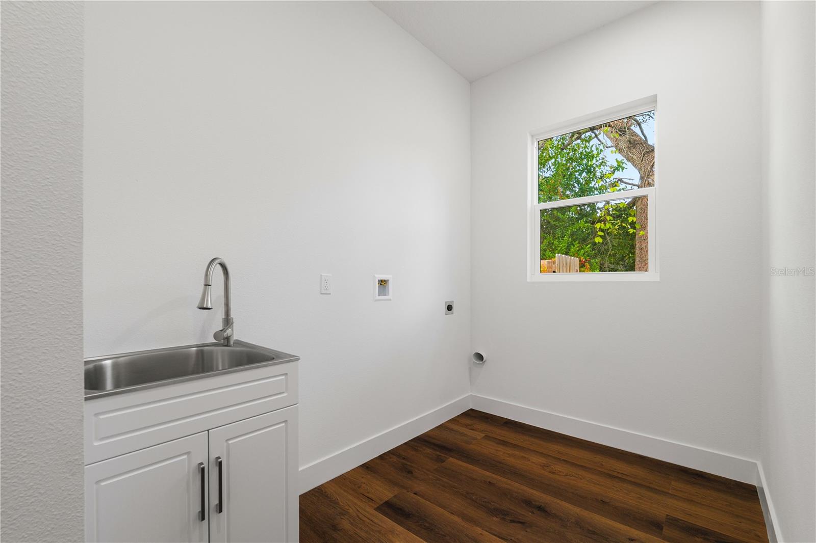 Image 38 of 47 For 15364 Newport Road