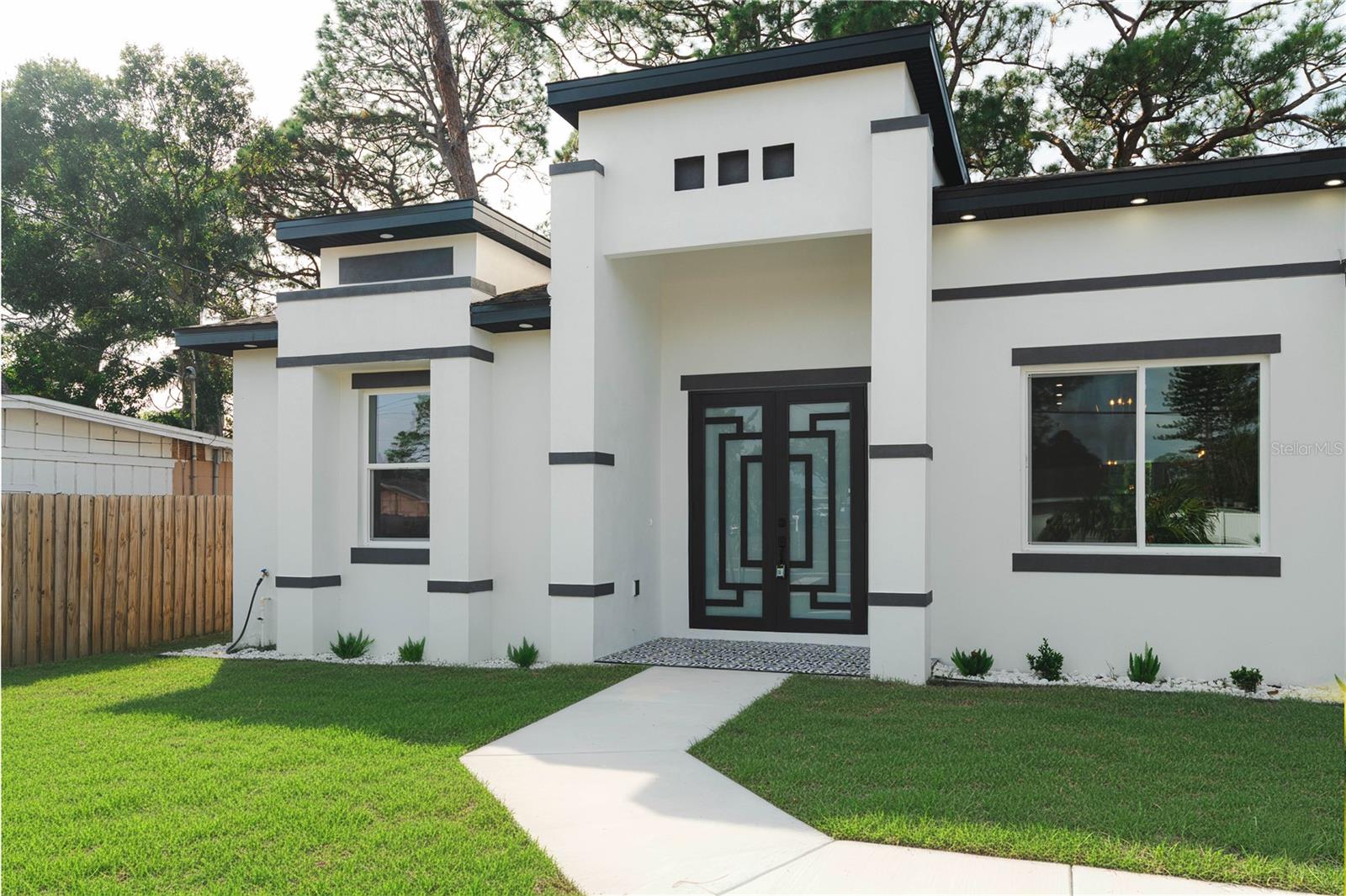 Image 4 of 47 For 15364 Newport Road