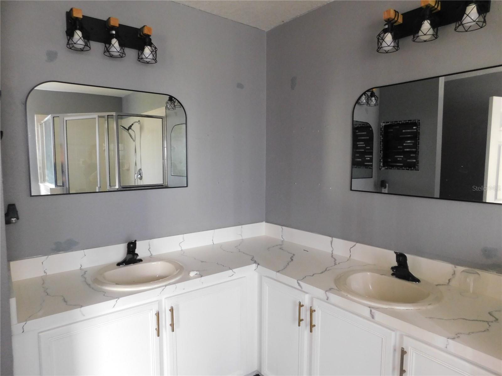 Image 15 of 22 For 609 Linnet Court