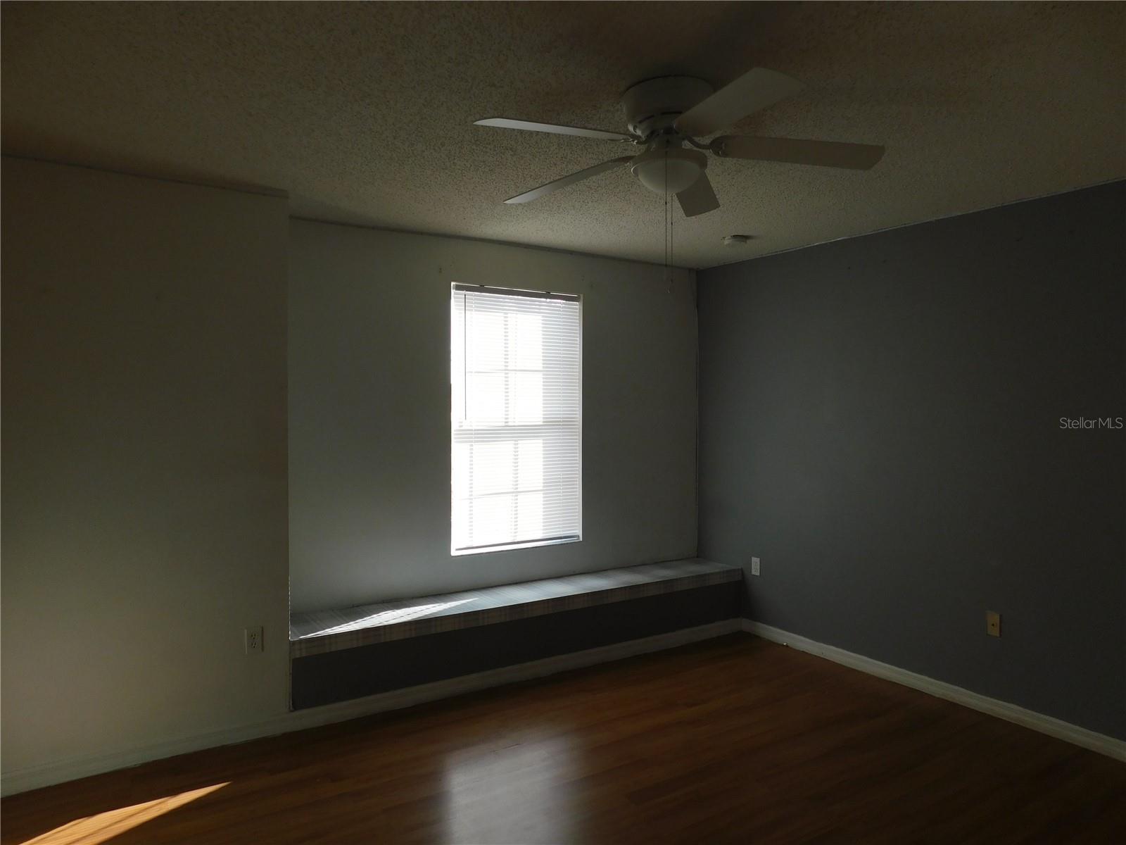 Image 16 of 22 For 609 Linnet Court