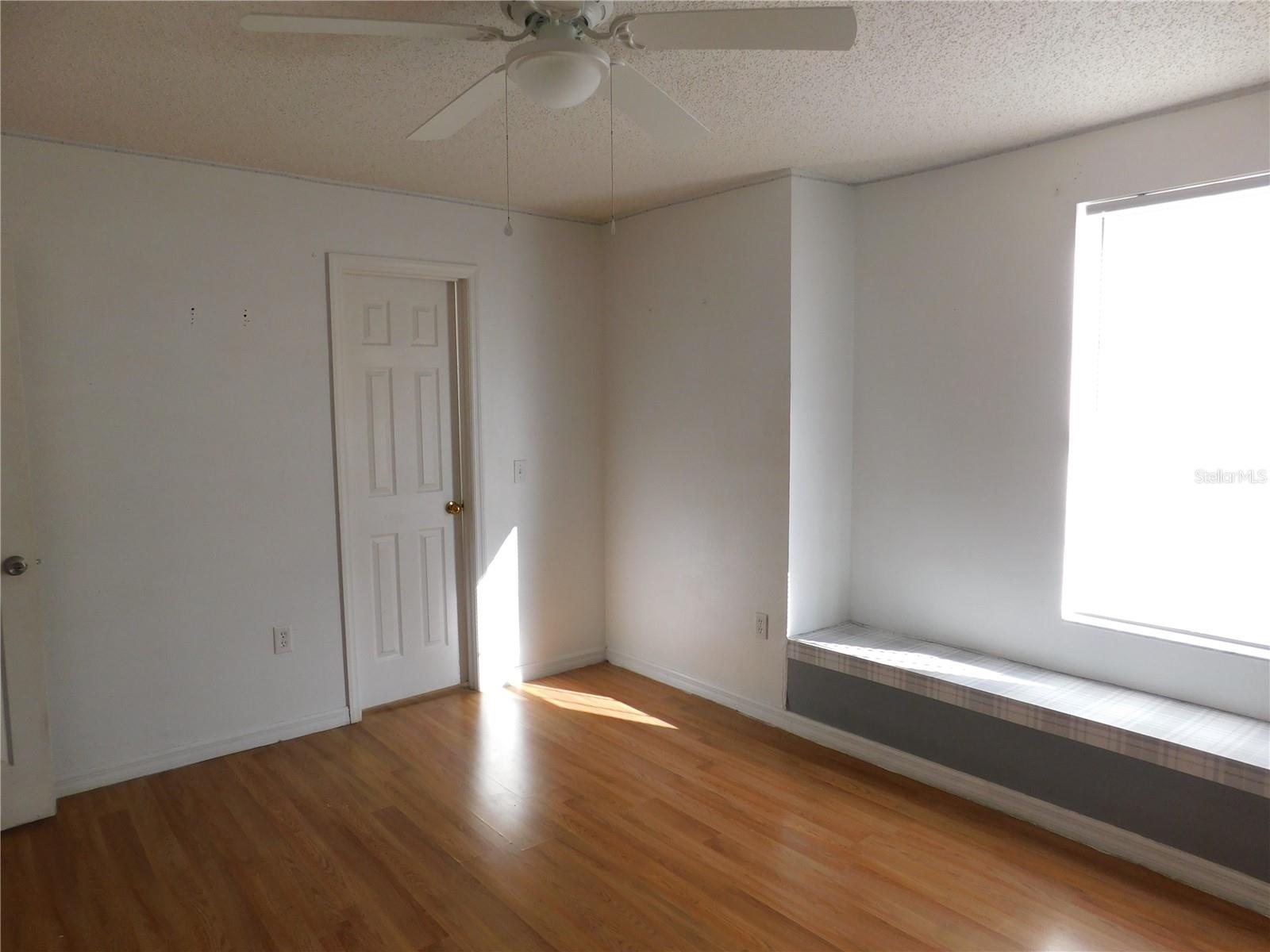 Image 17 of 22 For 609 Linnet Court