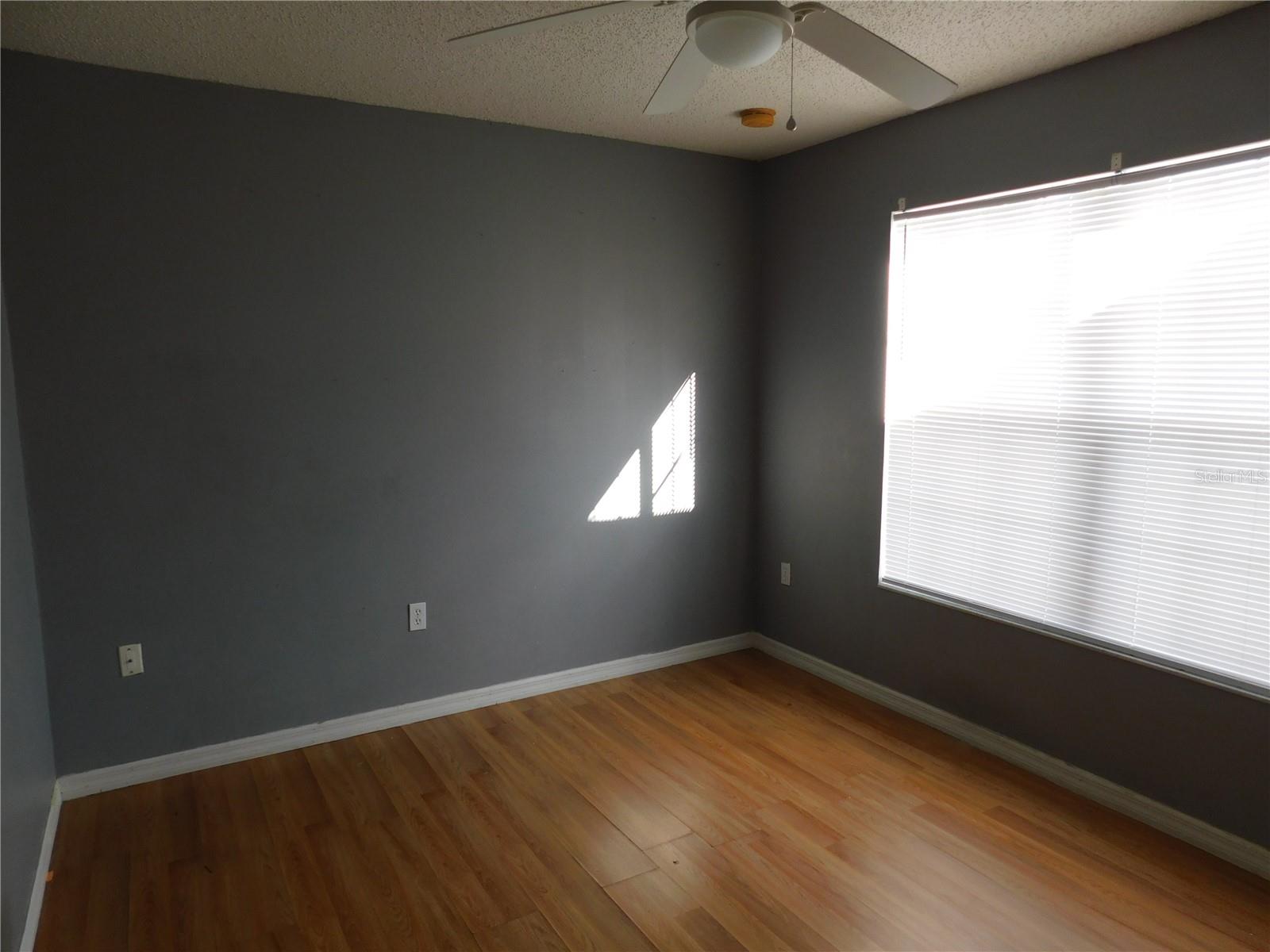 Image 9 of 22 For 609 Linnet Court